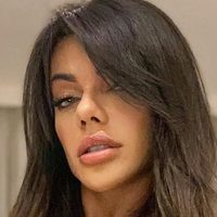 ¡Casi como vino al mundo! Suzy Cortez reza en el ángulo ¡menos pensado!