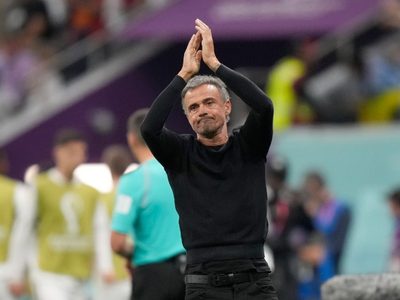 Tras estrepitoso fracaso, Luis Enrique deja la dirección técnica de España
