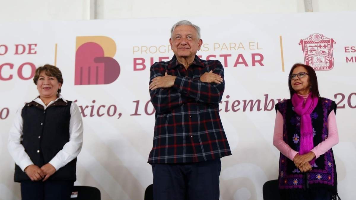 La gobernadora Delfina Gómez, López Obrador y la secretaria de Educación, Leticia Ramírez