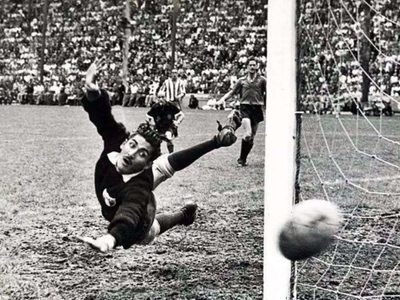 Adiós al "Cinco Copas"; muere "La Tota" Carbajal, el histórico portero mundialista mexicano