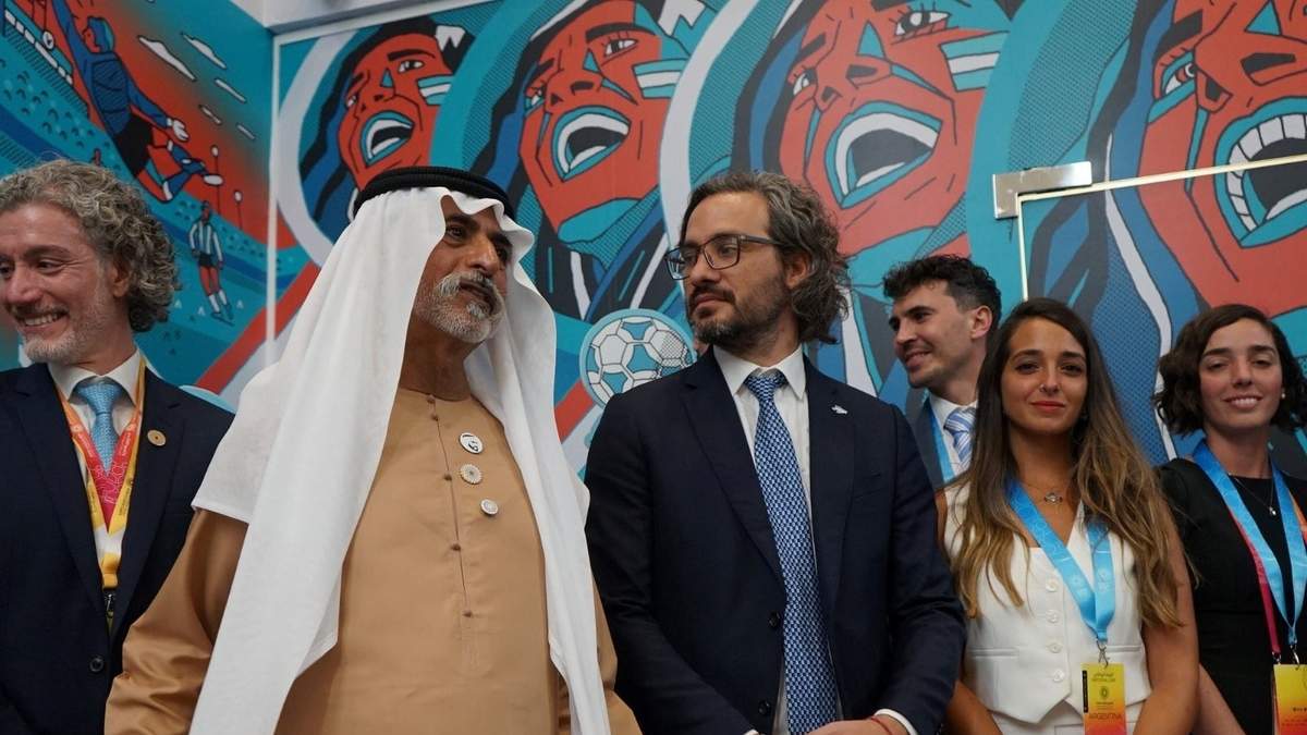 Santiago Cafiero con autoridades de Dubai. Fuente: (Twitter)