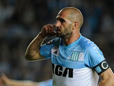 Racing visita a Argentinos para prenderse arriba