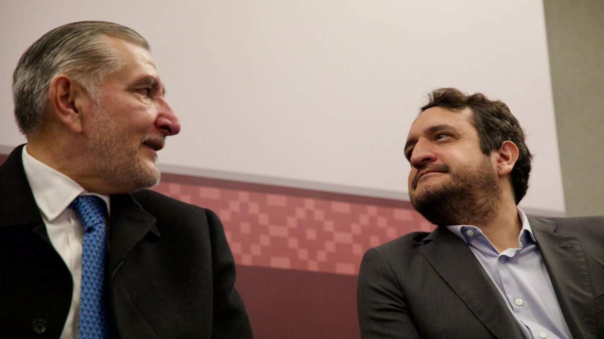 Adán Augusto López y Andrés Manuel López Beltrán en la reunión de dirigentes y legisladores