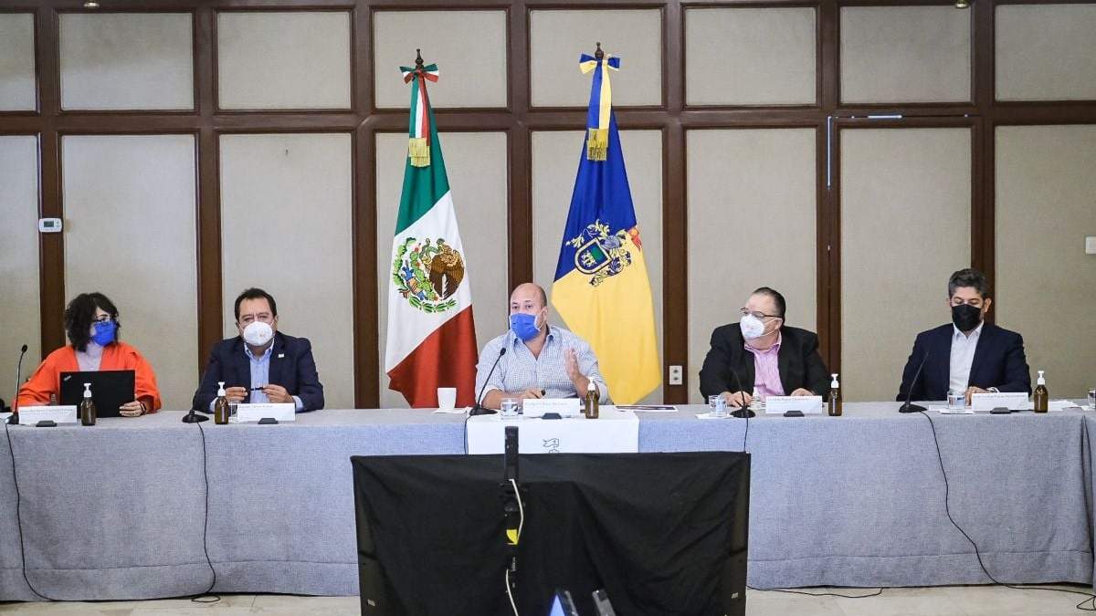 El gobernador de Jalisco, Enrique Alfaro, y parte de su gabinete