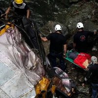 Camión cae a barranco en Durango; 12 muertos y 28 heridos