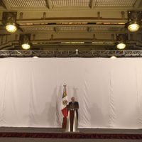 AMLO convierte la mañanera en festival por el Día de las Madres