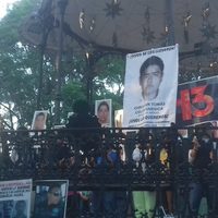 Normalistas y maestros marchan en Oaxaca para exigir justicia por los 43
