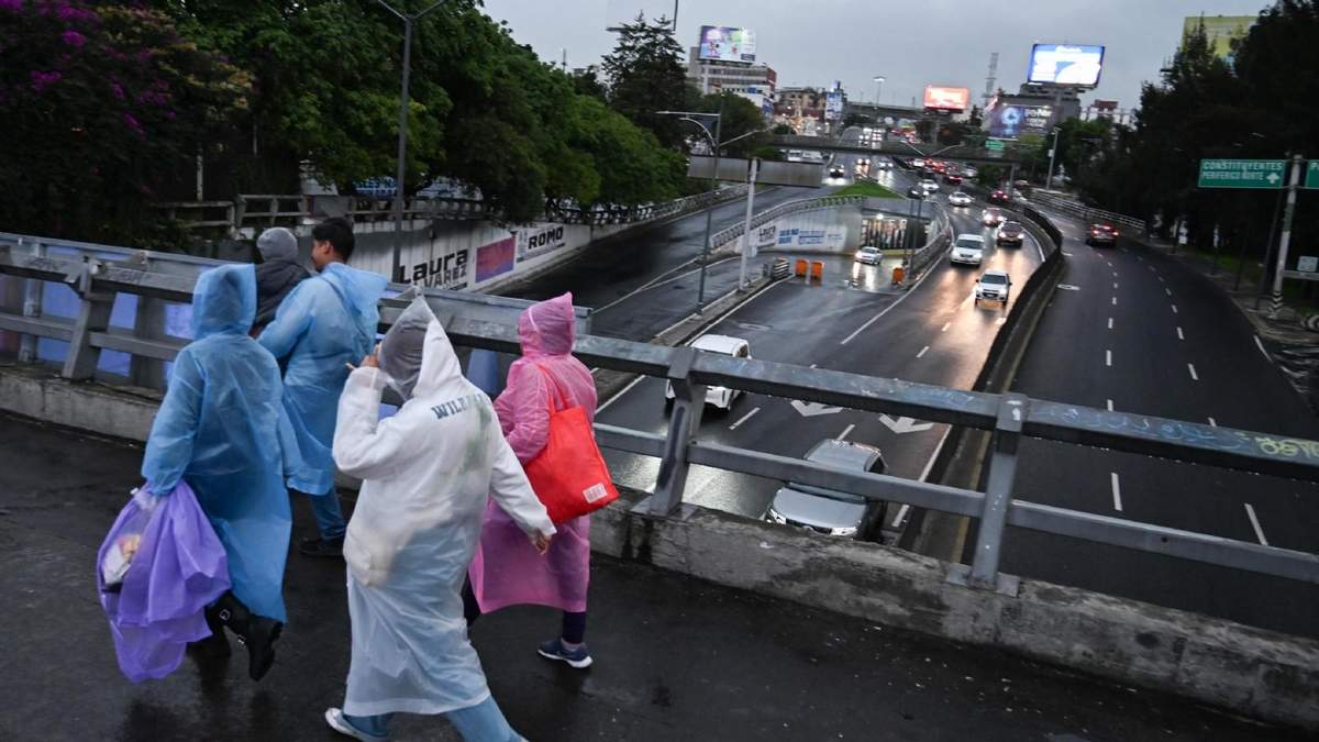 Cielo medio nublado con probabilidad de lluvias aisladas en la Ciudad de México este viernes