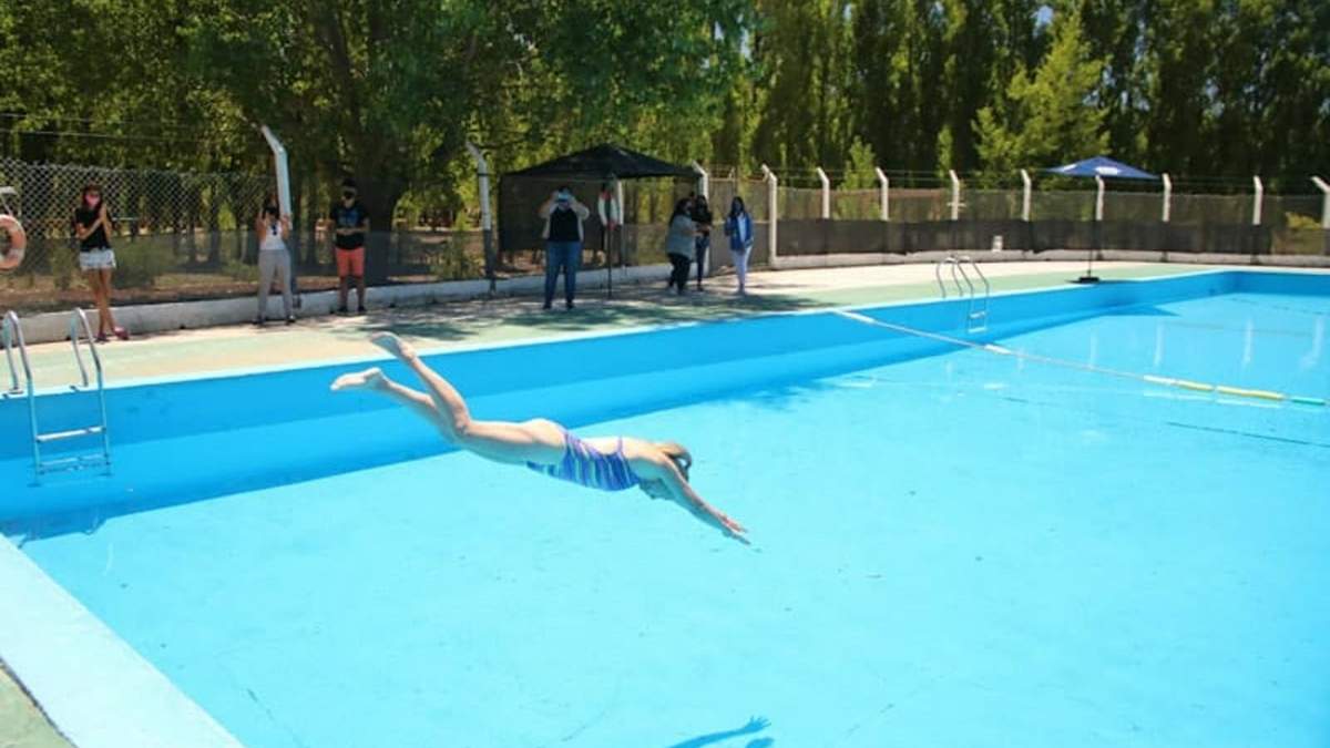 La pileta se encuentra ubicada en el predio del Bosque Comunal. Fuente: (Twitter)
