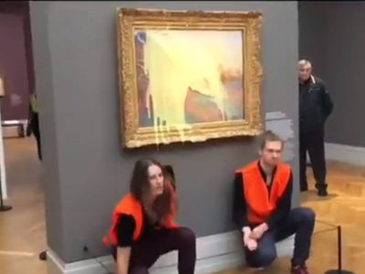 Activistas climáticos arrojan puré de papá a cuadro de Monet en Alemania