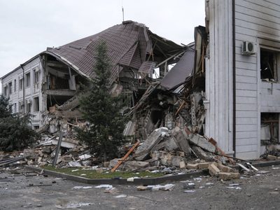 El conflicto en Nagorno Karabaj ya desplazó a la mitad de su población: los combates no cesan
