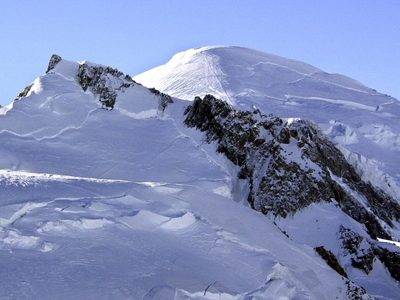 Francia: Hallan muertos a cuatro montañistas en lado francés del Mont Blanc