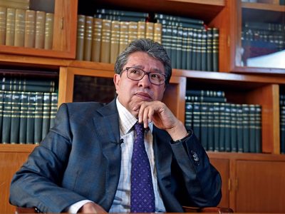 El gabinete "no está a la altura del presidente": Ricardo Monreal