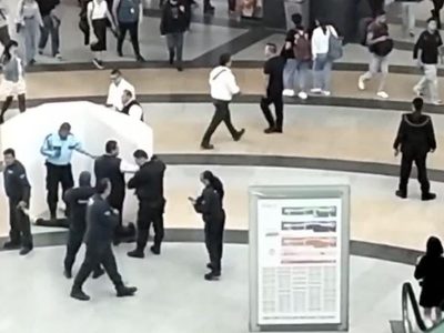 Un hombre cayó del segundo nivel de la plaza Forum Buenavista; falleció al llegar al hospital