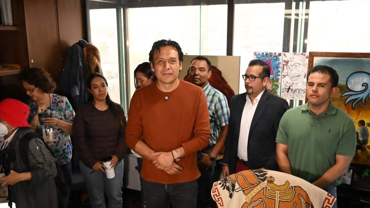 Marx Arriaga en su oficina de la SEP