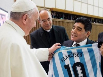 Velorio de Maradona: el papa Francisco le mandó un regalo a Claudia Villafañe en su peor momento