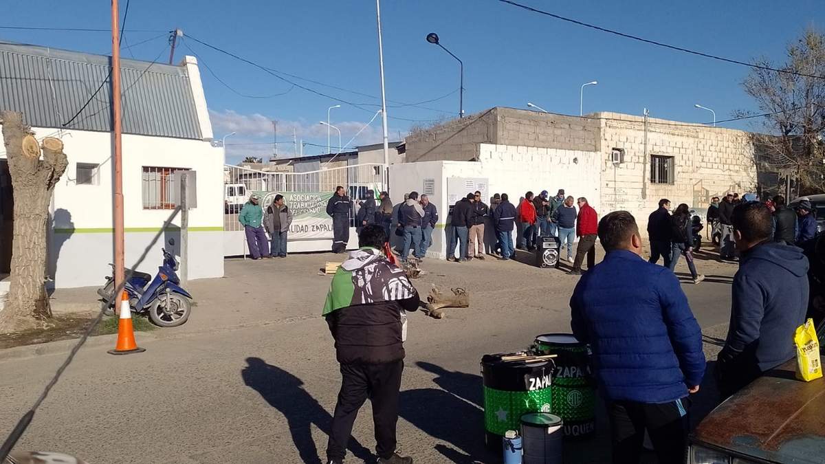 Bloqueo del acceso al Corralón Municipal. Fuente: (Facebook)