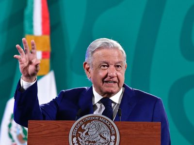 Gobierno respetará "siempre" inversión privada; somos economía mixta: AMLO