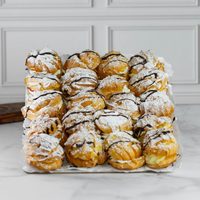 Con 4 huevos y 150 gramos de harina, hacé 60 profiteroles riquísimos para una tarde a puros mates