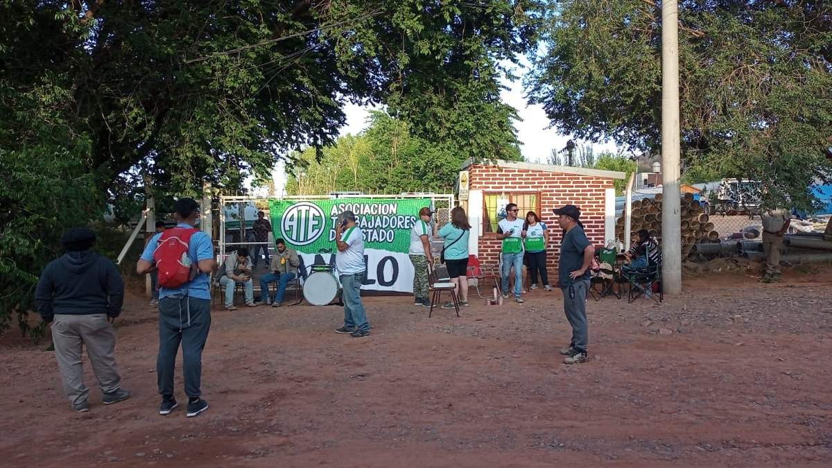 Trabajadores continúan en el obrador municipal. Fuente: (Facebook)
