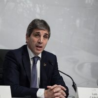 Luis Caputo buscaría venderle YPF y el fondo de la ANSES a Wall Street
