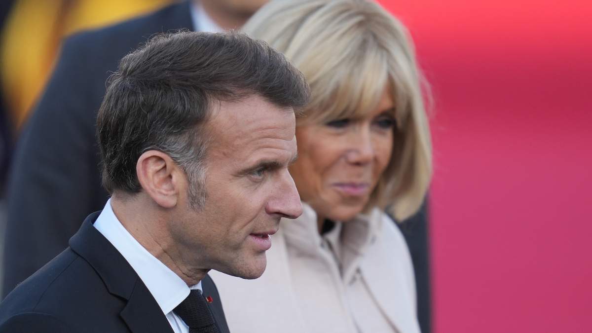 Emmanuel Macron y su esposa Brigitte