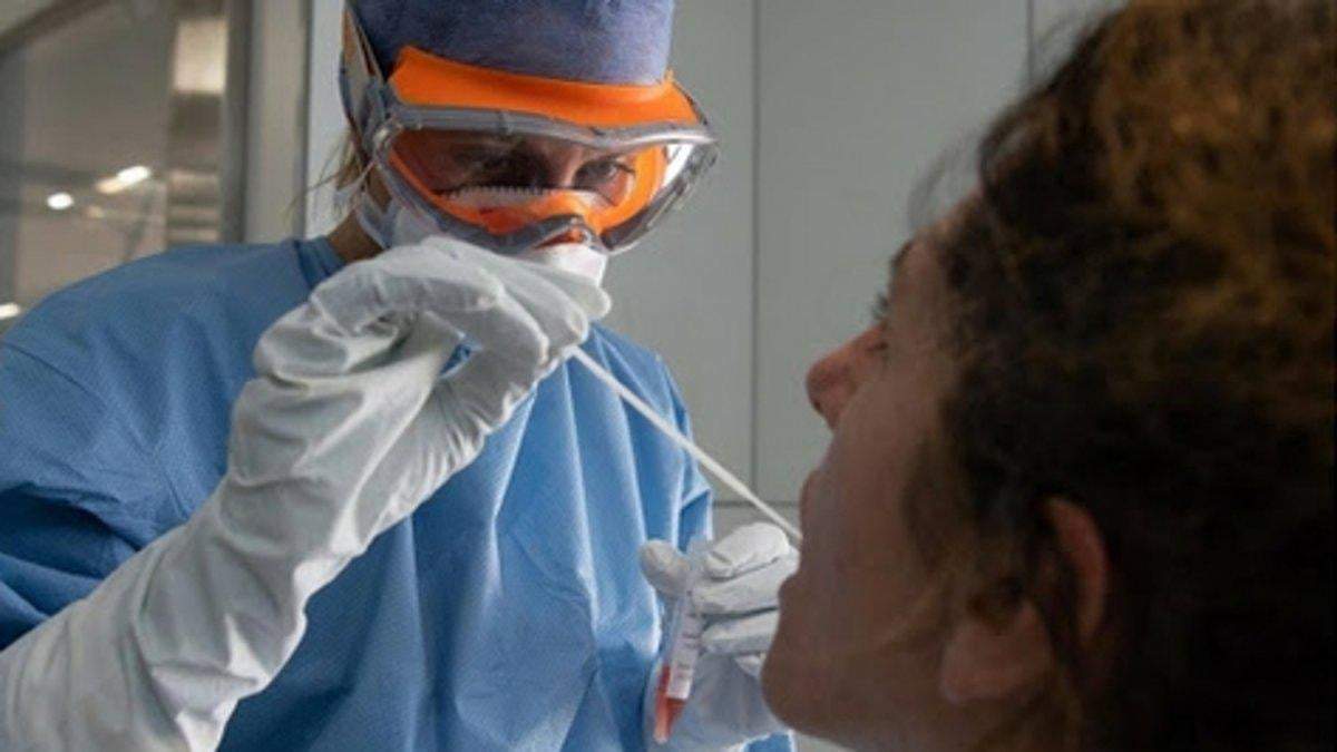 El Ministerio de Salud recordó mantener la prevención en caso de tener síntomas compatibles con Covid-19. Fuente: (AMyF)