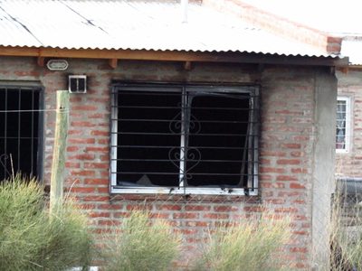 Trágico incendio de una vivienda: murió un bebé, el padre y la madre embarazada fue operada