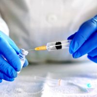 La vacuna de Pfizer y BioNTech podría aprobarse en octubre