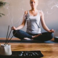 Rituales: así tenés que colocar tus sahumerios en casa dependiendo de la energía que querés atraer