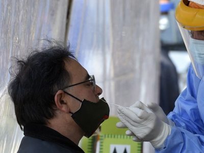 Coronavirus: subieron los fallecimientos y contagios diarios en relación al domingo