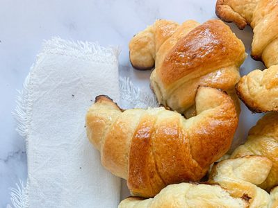 Con 1 tapa de tarta y en 5 minutos, hacé estos bocaditos salados ideales para las picadas o los mates