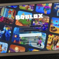 Roblox refuerza controles de seguridad y agrupa a usuarios más jóvenes en chats basados en su edad