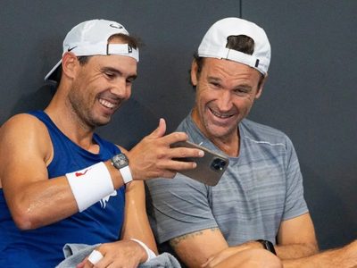 “Está feliz”: Carlos Moyá contó cómo es la vida de Rafael Nadal, luego de su retiro del tenis