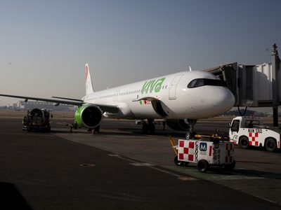 Alerta en el AICM por amenaza de bomba; descartan riesgos
