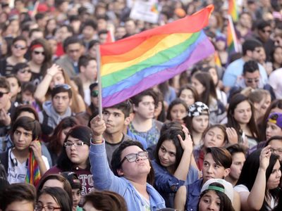 Chile, cada vez más cerca del matrimonio igualitario: cuándo se votará en el Senado