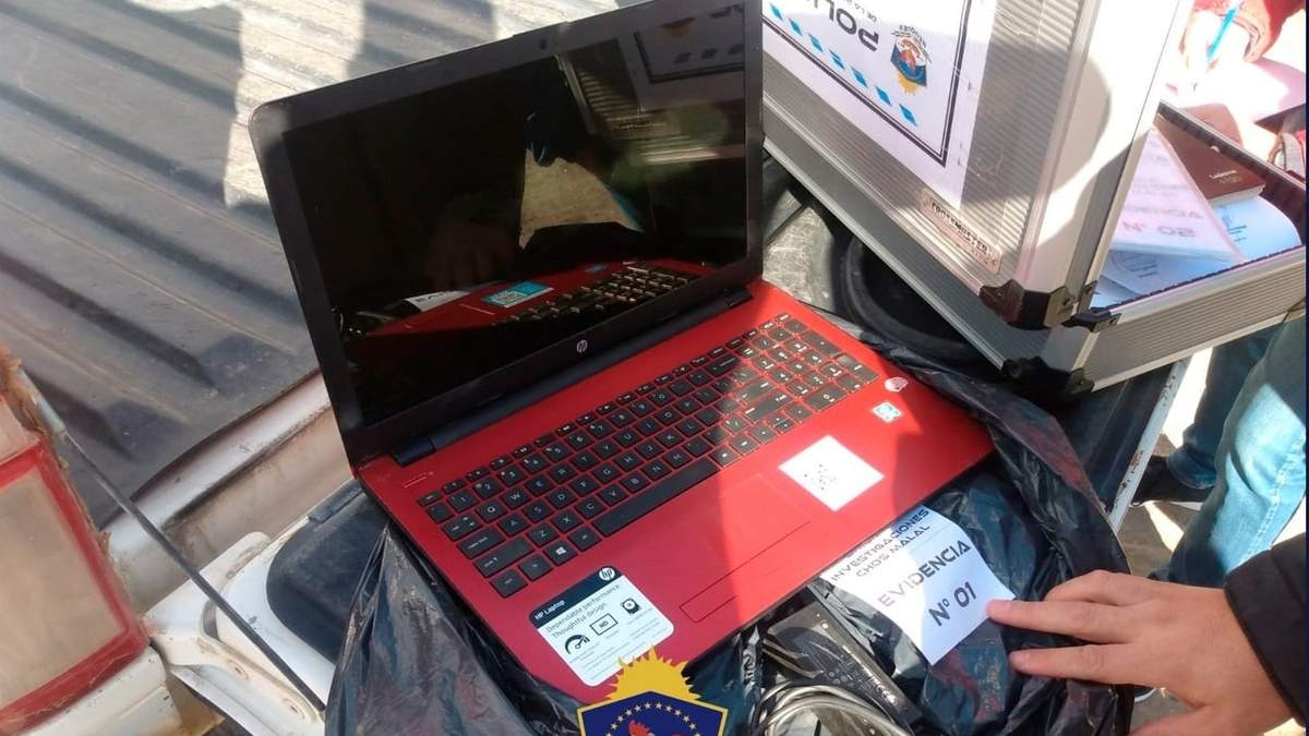 La computadora recuperada en Chos Malal. Fuente: (Policía de Neuquén)