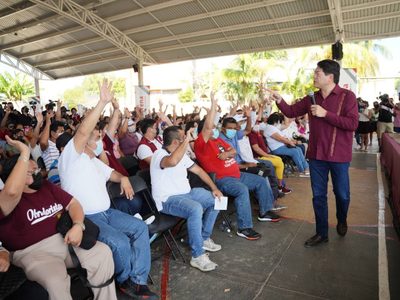 Mario Delgado asegura que "propaganda negra" contra AMLO, "ni una pluma le quita al gallo"