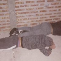 Vecinos de Centenario señalaron como delincuentes a dos jóvenes y los golpearon salvajemente