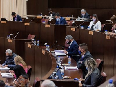 La Legislatura de Neuquén a los chispazos por el conflicto salarial de médicos y docentes