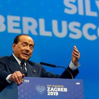 Silvio Berlusconi, expremier de Italia, está en "fase delicada" por covid-19