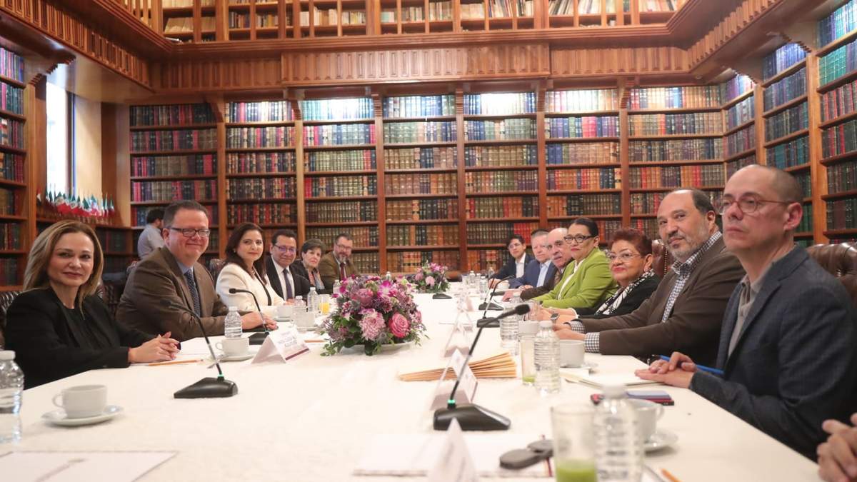Magistrados del TEPJF en diálogo con la Comisión Presidencial para la Reforma Electoral