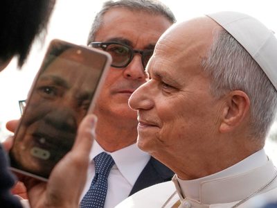 El Papa León XIV anuncia la renuncia de obispo de San Diego acusado de malversar fondos