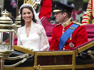 Salió a la luz el secreto de la emblemática foto de boda del príncipe William y Kate Middleton
