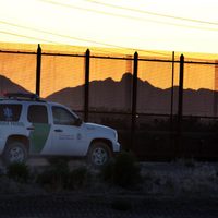 Ebrard propone alargar cierre de frontera entre México y EU un mes más