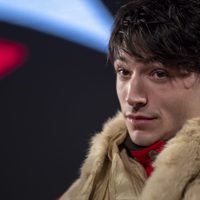 ¡NO LO QUIEREN NI VER! Ezra Miller sigue envuelto en la polémico. ¡Nuevos detalles!