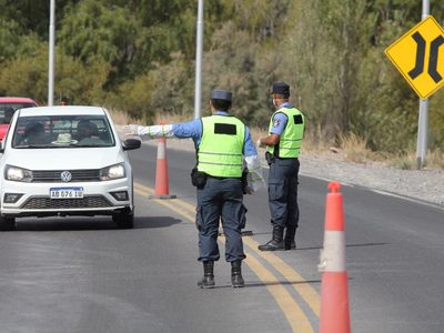 Verano en peligro: Neuquén analiza imponer restricciones circulatorias