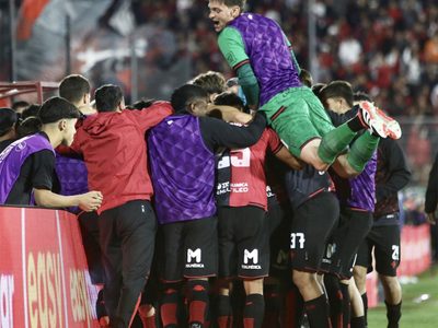 Newell’s se lo ganó en el final a Atlético Tucumán