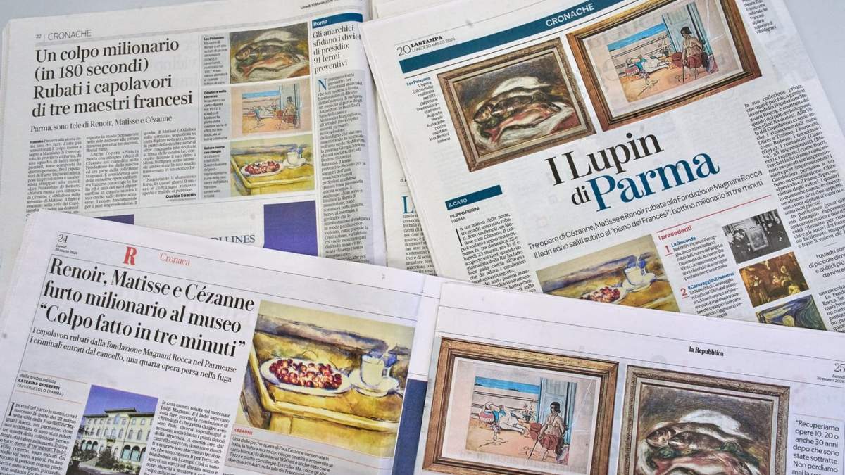 Los periódicos italianos publican la noticia del robo de tres cuadros: "Peces" de Auguste Renoir, "Naturaleza muerta con cerezas" de Paul Cézanne y "Odalisca en la terraza" de Henri Matisse, de un museo cerca de Parma, en el norte de Italia, el lunes 30 de marzo de 2026