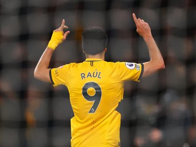 Raúl Jiménez anotó su gol 50 con los Wolves